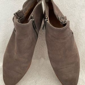 FRYE beige suede short boots